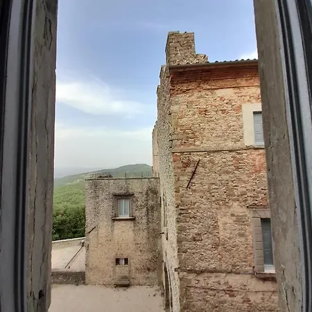 Monte Santa Maria Tiberina- Appartamento Sull'Antica Struttura Del Castello Dei Borbone Del Monte Lägenhet *